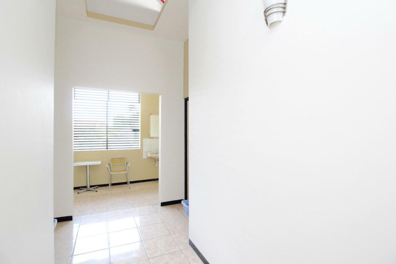 Hotel Reddoorz Syariah Near Prpp Semarang Extérieur photo